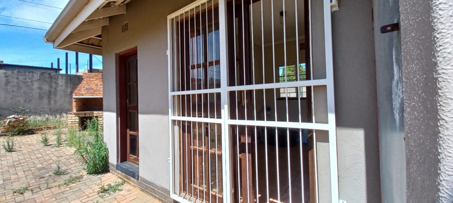 4 Bedroom Property for Sale in Adamayview North West